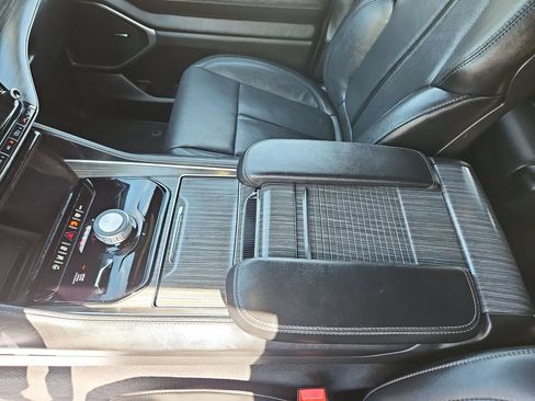 Used 2024 Jeep Wagoneer Series II w/ Flexible Seating Group AWD/4WD image 26