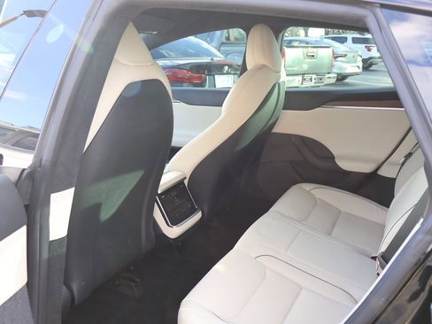 Used 2021 Tesla Model S Plaid image 35