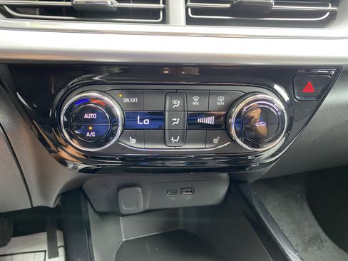 Used 2025 Chevrolet Trax LT w/ Driver Confidence Package FWD image 28