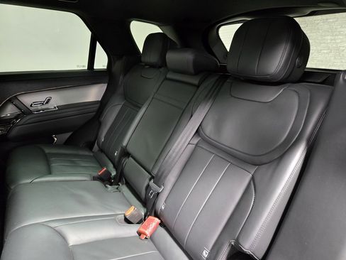 Used 2025 Land Rover Range Rover Sport SE image 34
