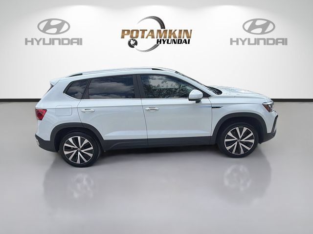 Used 2023 Volkswagen Taos SE FWD image 4