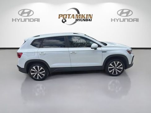 Used 2023 Volkswagen Taos SE FWD image 4