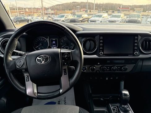 Used 2021 Toyota Tacoma TRD Off-Road image 11