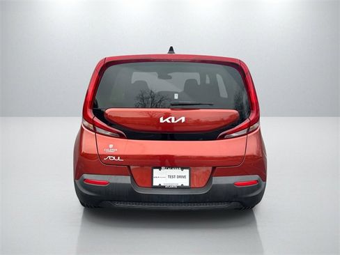 Certified 2022 Kia Soul LX image 6
