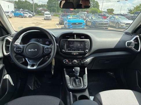 Used 2025 Kia Soul LX FWD image 19