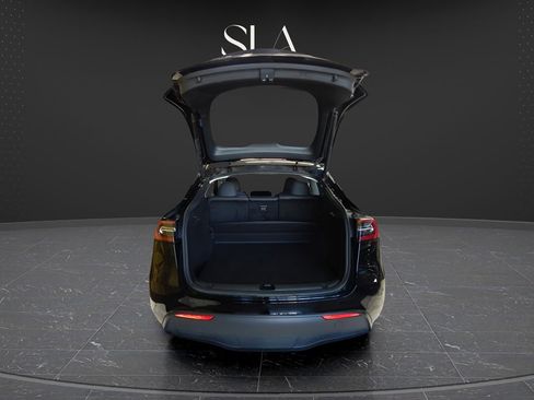 Used 2025 Tesla Model Y Long Range AWD/4WD image 7