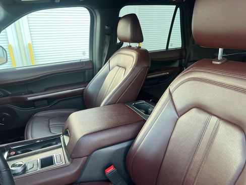 Used 2024 Ford Expedition Limited image 8