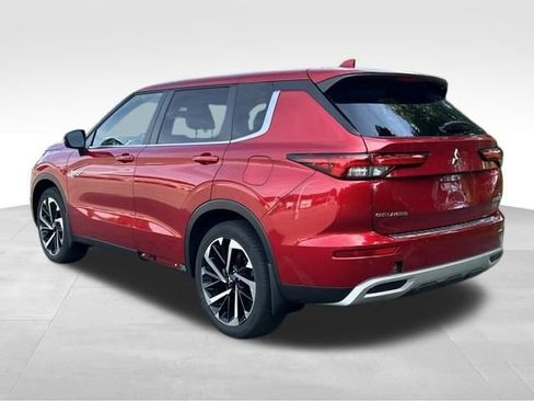 Used 2023 Mitsubishi Outlander 4WD Plug-In Hybrid image 3