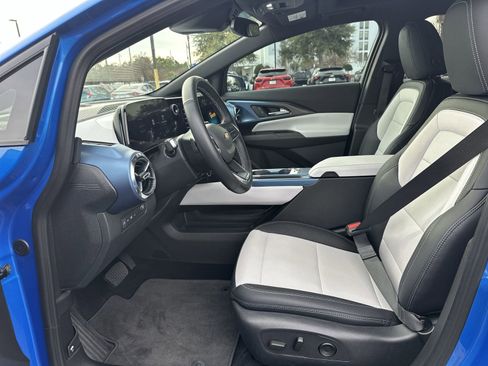 Used 2025 Chevrolet Equinox EV LT image 16