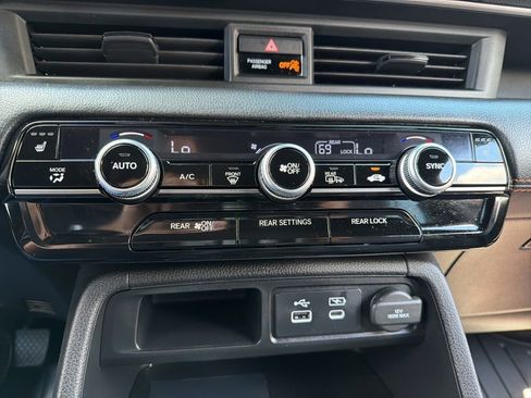 Certified 2025 Honda Pilot TrailSport image 12