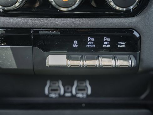 New 2026 RAM 1500 4x4 Crew Cab image 25