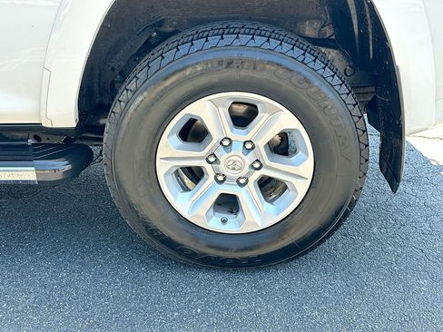 Used 2021 Toyota 4Runner SR5 Premium w/ Moonroof Package AWD/4WD image 24