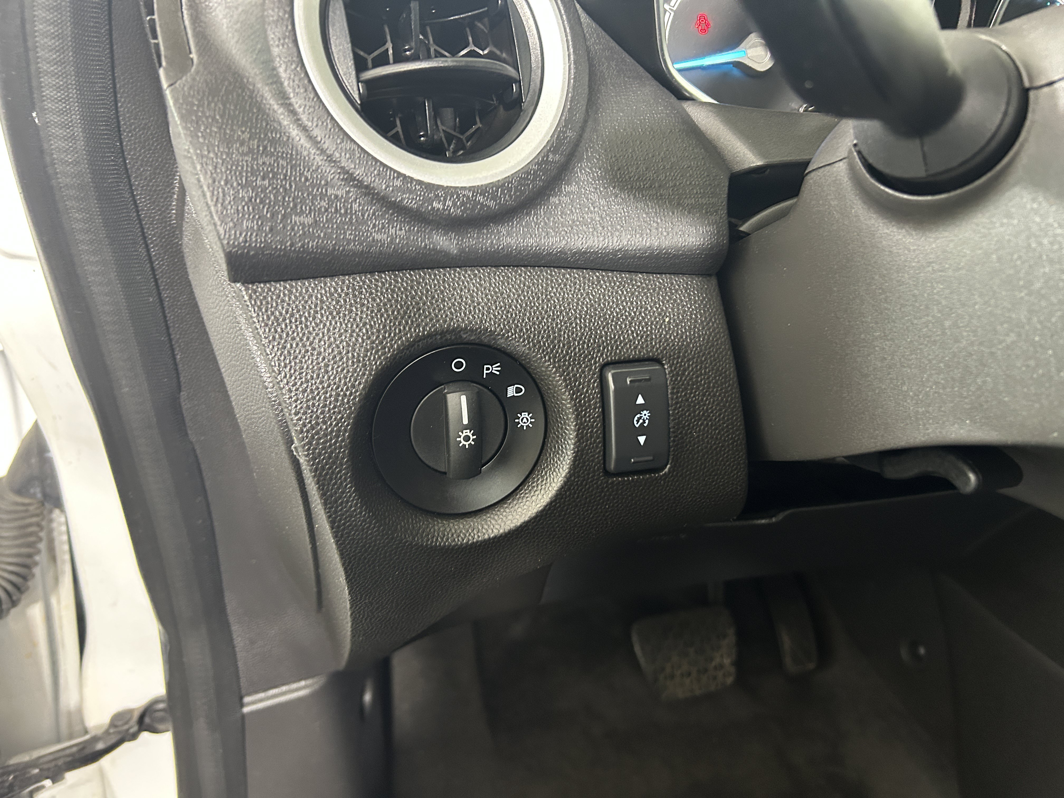Used 2019 Ford Fiesta SE FWD image 12