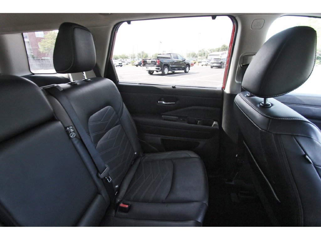 Used 2023 Nissan Pathfinder Platinum w/ Lighting Package (N93) FWD image 13