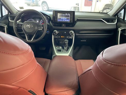 Used 2020 Toyota RAV4 XLE w/ Convenience Package image 13
