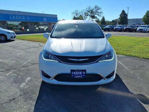 Used 2018 Chrysler Pacifica Touring-L image 17
