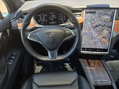 Used 2018 Tesla Model X 75D AWD/4WD image 16