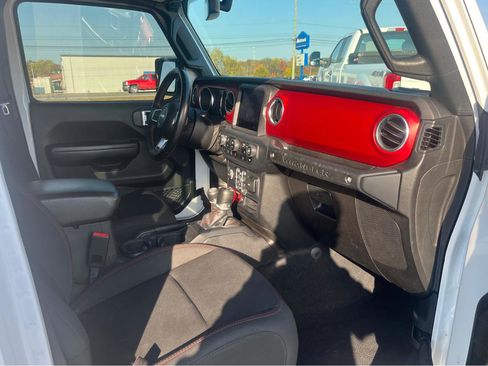 Used 2018 Jeep Wrangler Unlimited Rubicon AWD/4WD image 13