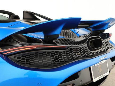 Used 2024 McLaren 750S Spider RWD image 41
