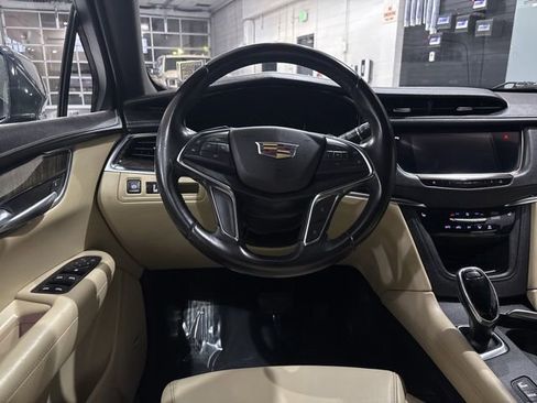 Used 2019 Cadillac XT5 AWD image 32
