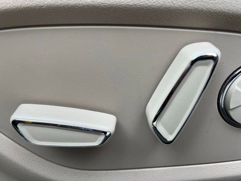 Used 2022 Lincoln Nautilus FWD w/ Premium Package image 14