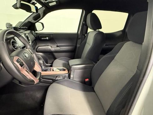 Used 2022 Toyota Tacoma TRD Off-Road w/ Technology Package image 37