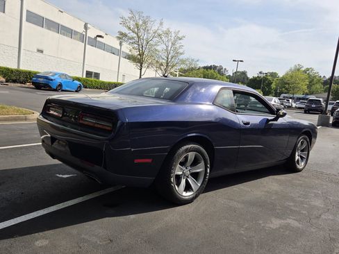 Used 2015 Dodge Challenger SXT image 5