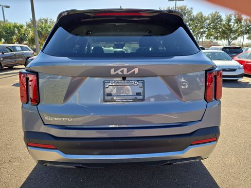 Certified 2025 Kia Sorento S image 7
