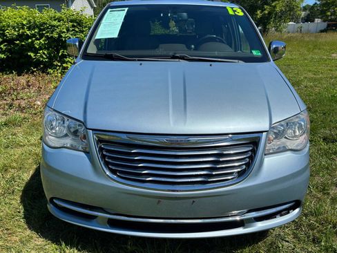 Used 2013 Chrysler Town & Country Touring-L w/ Driver Convenience Group FWD image 2