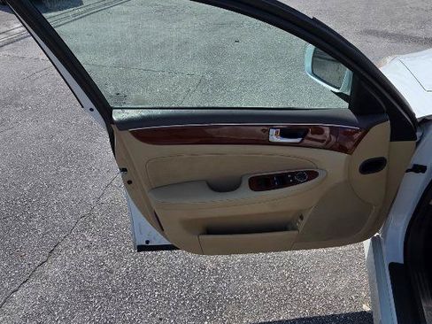 Used 2013 Hyundai Genesis 3.8 RWD image 8