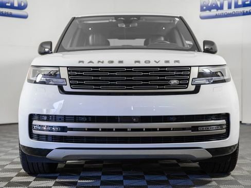 Used 2025 Land Rover Range Rover SE image 2