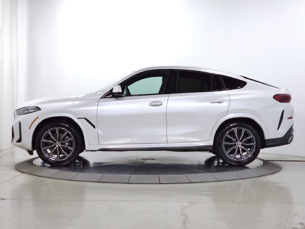 Used 2024 BMW X6 xDrive40i w/ Parking Assistance Package AWD/4WD image 2