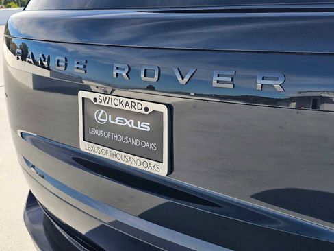 Used 2025 Land Rover Range Rover SE AWD/4WD image 13