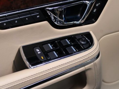Used 2015 Jaguar XJ L Portfolio RWD image 13