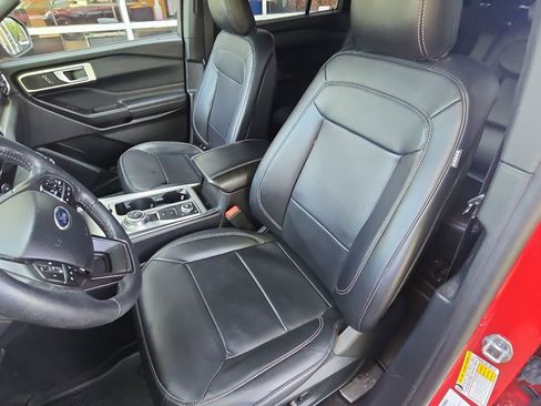 Used 2020 Ford Explorer XLT w/ Equipment Group 202A AWD/4WD image 14