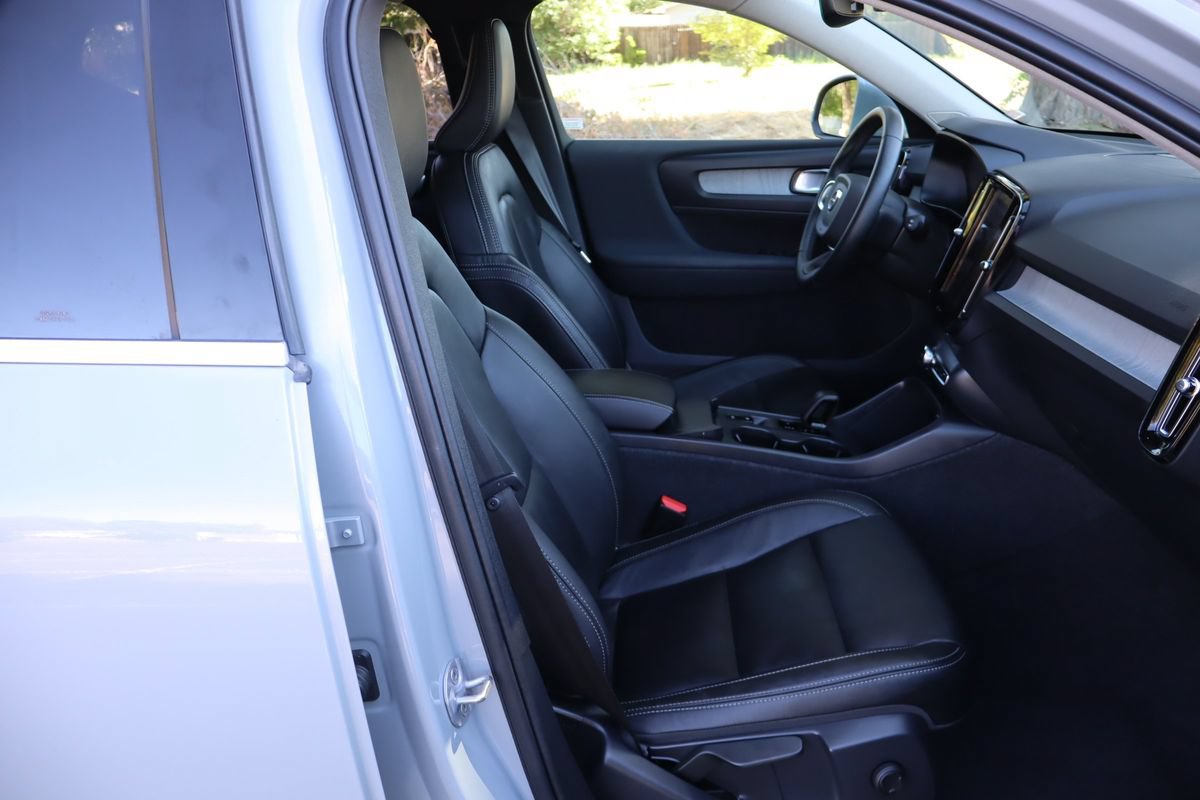 Used 2024 Volvo XC40 B5 Core w/ Protection Package Premier AWD/4WD image 22