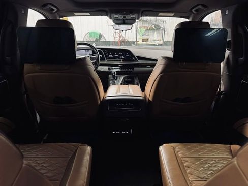 Used 2021 Cadillac Escalade Premium Luxury w/ LPO, Illumination Package image 26