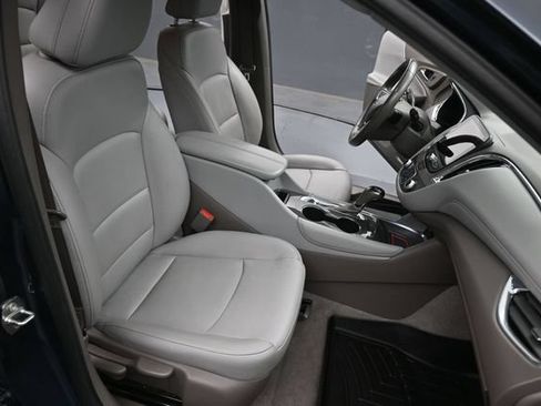Used 2019 Chevrolet Malibu LT w/ Leather Package FWD image 27