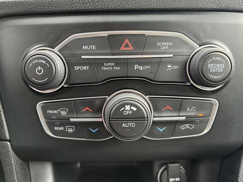 Used 2023 Dodge Charger SXT w/ Blacktop Package image 32