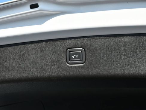 Used 2022 Chevrolet Blazer LT FWD image 32