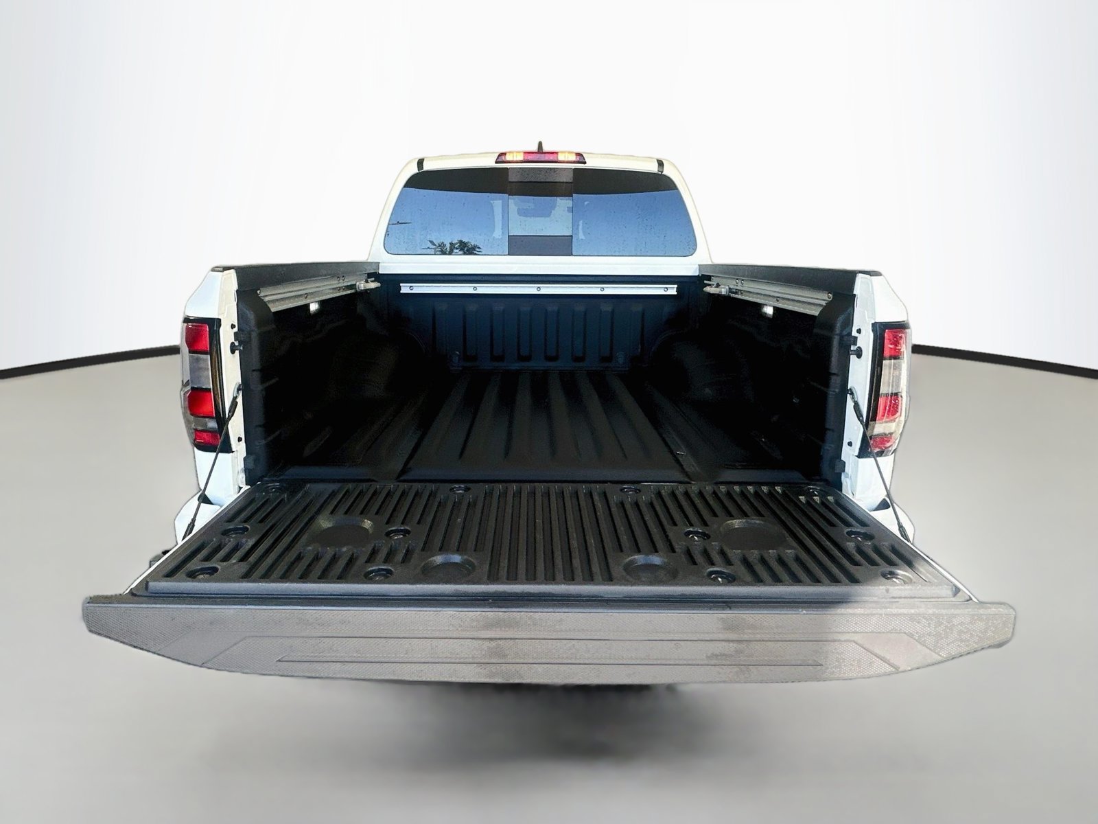 Used 2023 Nissan Frontier PRO-4X w/ Pro-4X Premium Package AWD/4WD image 26