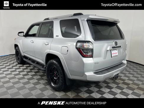 Used 2020 Toyota 4Runner SR5 AWD/4WD image 15