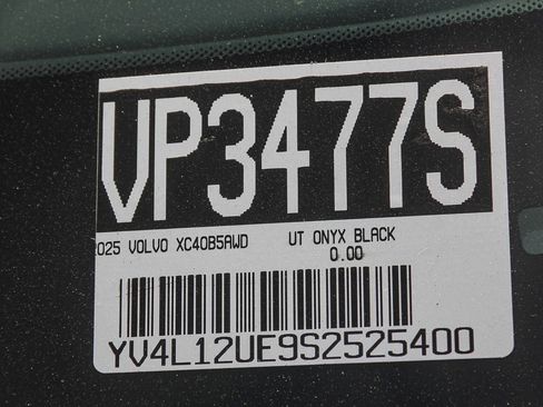 Used 2025 Volvo XC40 B5 Plus w/ Protection Package Premier image 30