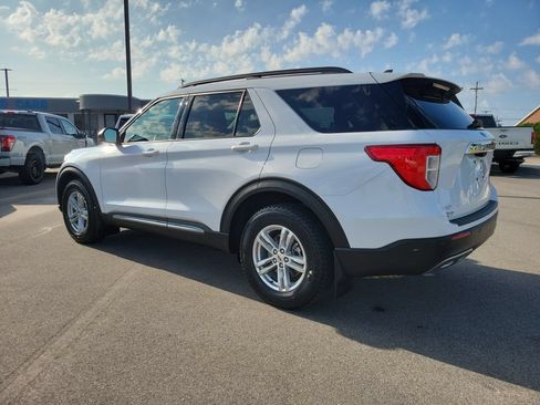 Used 2021 Ford Explorer XLT w/ Equipment Group 202A AWD/4WD image 3
