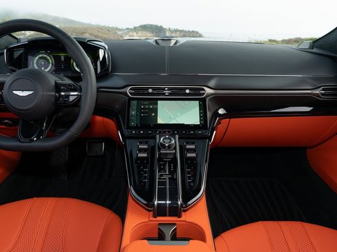 Used 2025 Aston Martin V8 Vantage Coupe image 19