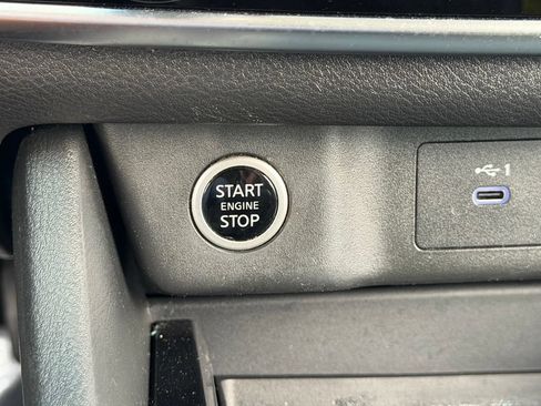 Used 2023 Nissan Rogue S AWD/4WD image 28