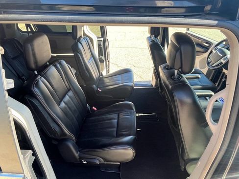 Used 2011 Chrysler Town & Country Touring-L image 26