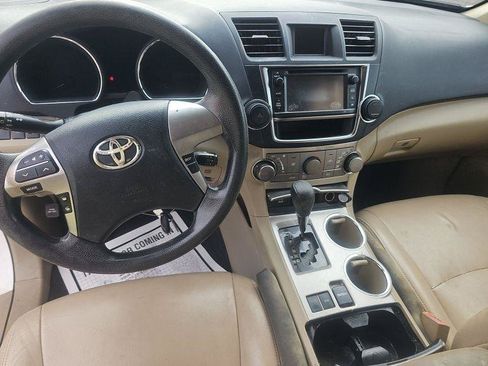 Used 2013 Toyota Highlander FWD image 4