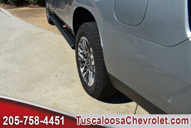 Used 2025 Chevrolet Suburban Z71 w/ Comfort Package AWD/4WD image 19