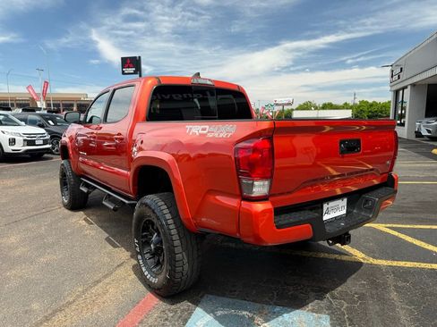 Used 2017 Toyota Tacoma TRD Sport w/ Tow Package (A/T) AWD/4WD image 9
